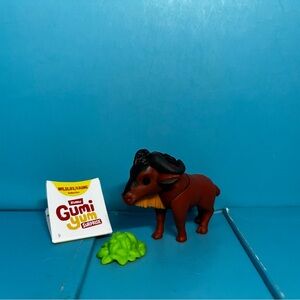 ⭐️ Zuru - Gumi Yum Surprise - Wildlife Series - Wildebeast w/ accessory